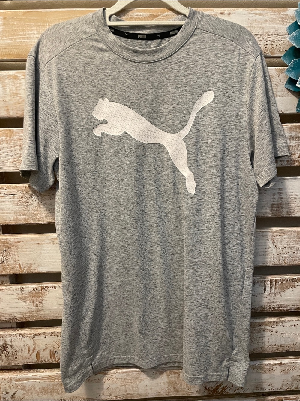 🔥🔥 (3/$20) 
Puma Light Gray Tee with White Puma Cat Logo Size Small